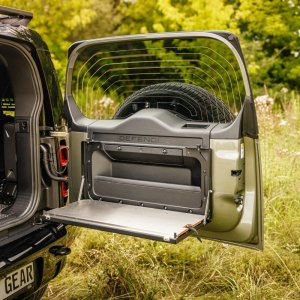 Drop-down tailgate table Bison Gear