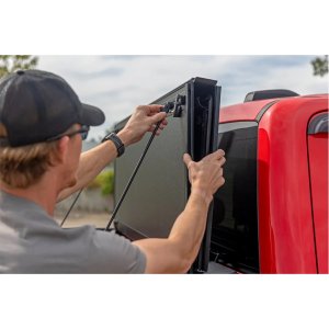 Hard bed cover tri-fold flip up Rough Country 5'7"