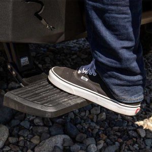 Retractable bumper step RealTruck AMP