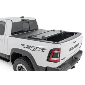 Hard bed cover tri-fold low profile Rough Country 6'4"