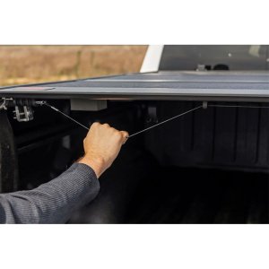Hard bed cover tri-fold low profile Rough Country 6'4"
