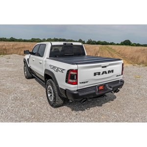 Hard bed cover tri-fold low profile Rough Country 6'4"