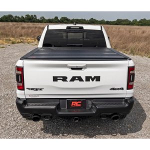 Hard bed cover tri-fold low profile Rough Country 6'4"