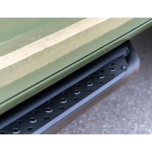 Side steps Go Rhino Dominator Xtreme DSS