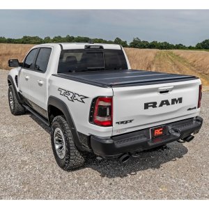 Hard bed cover tri-fold low profile Rough Country 5'7"