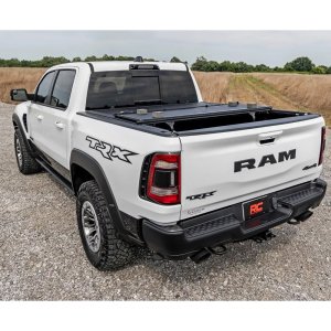 Hard bed cover tri-fold low profile Rough Country 5'7"