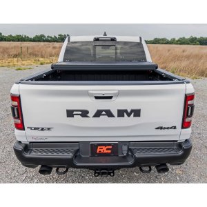 Hard bed cover tri-fold low profile Rough Country 5'7"