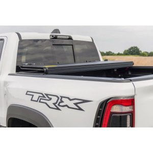 Hard bed cover tri-fold low profile Rough Country 5'7"