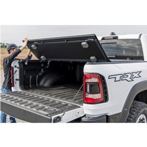 Hard bed cover tri-fold low profile Rough Country 5'7"
