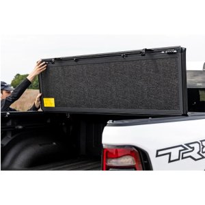 Hard bed cover tri-fold low profile Rough Country 5'7"