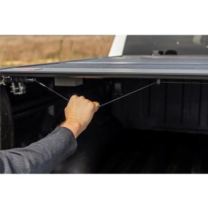 Hard bed cover tri-fold low profile Rough Country 5'7"