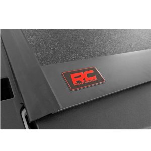 Hard bed cover tri-fold low profile Rough Country 5'7"