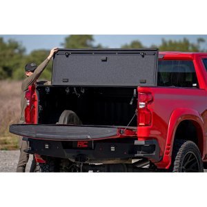 Hard bed cover tri-fold flip up Rough Country 5'8"